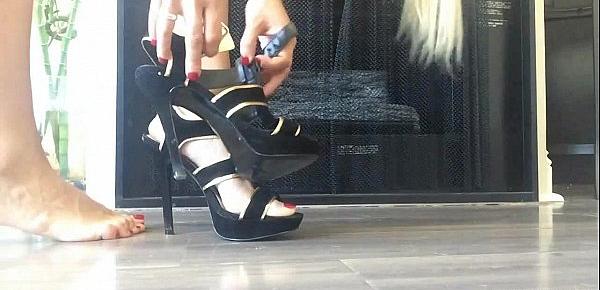  Capri Cavanni Shows off her heels